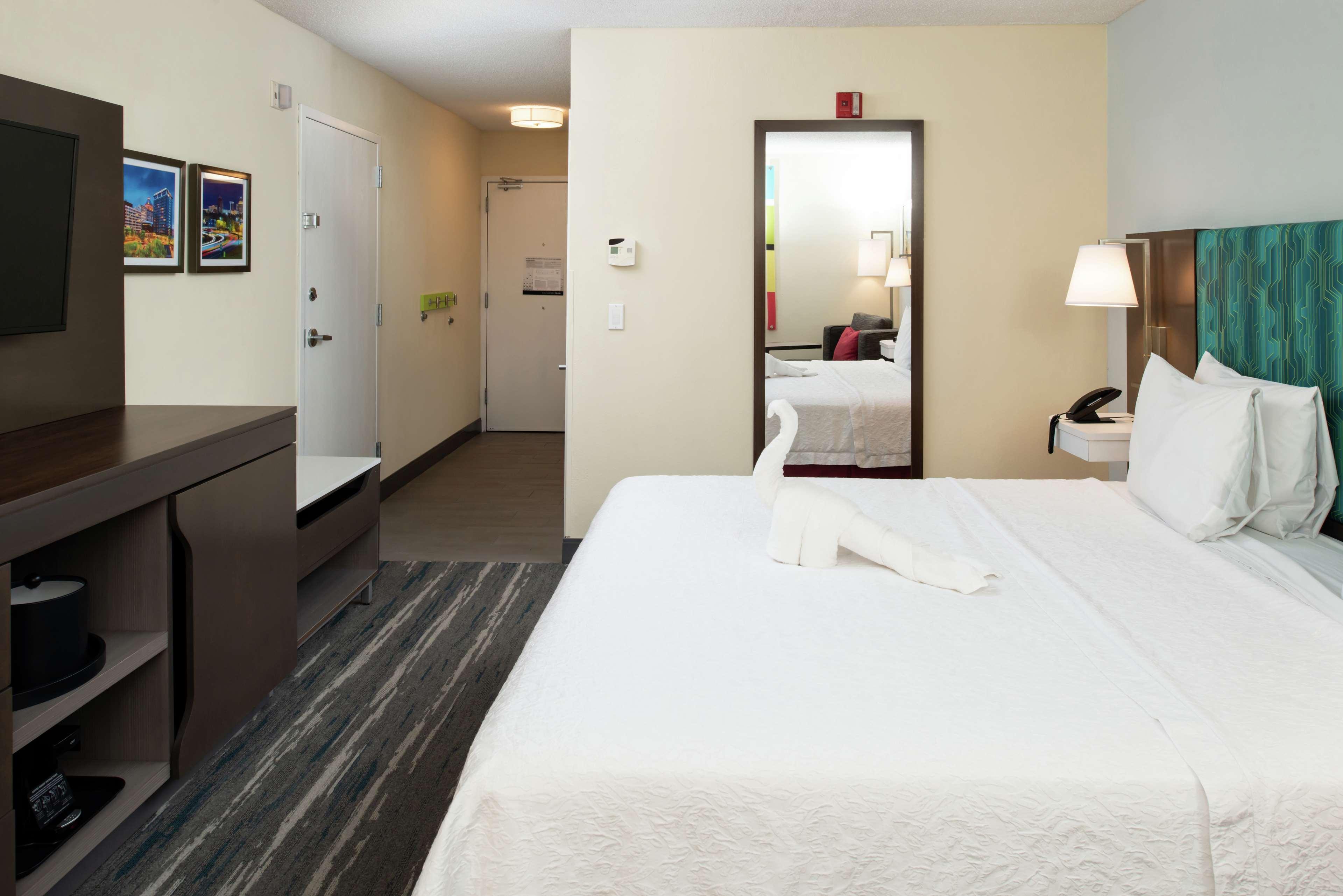 Hampton Inn Greensboro Airport Esterno foto