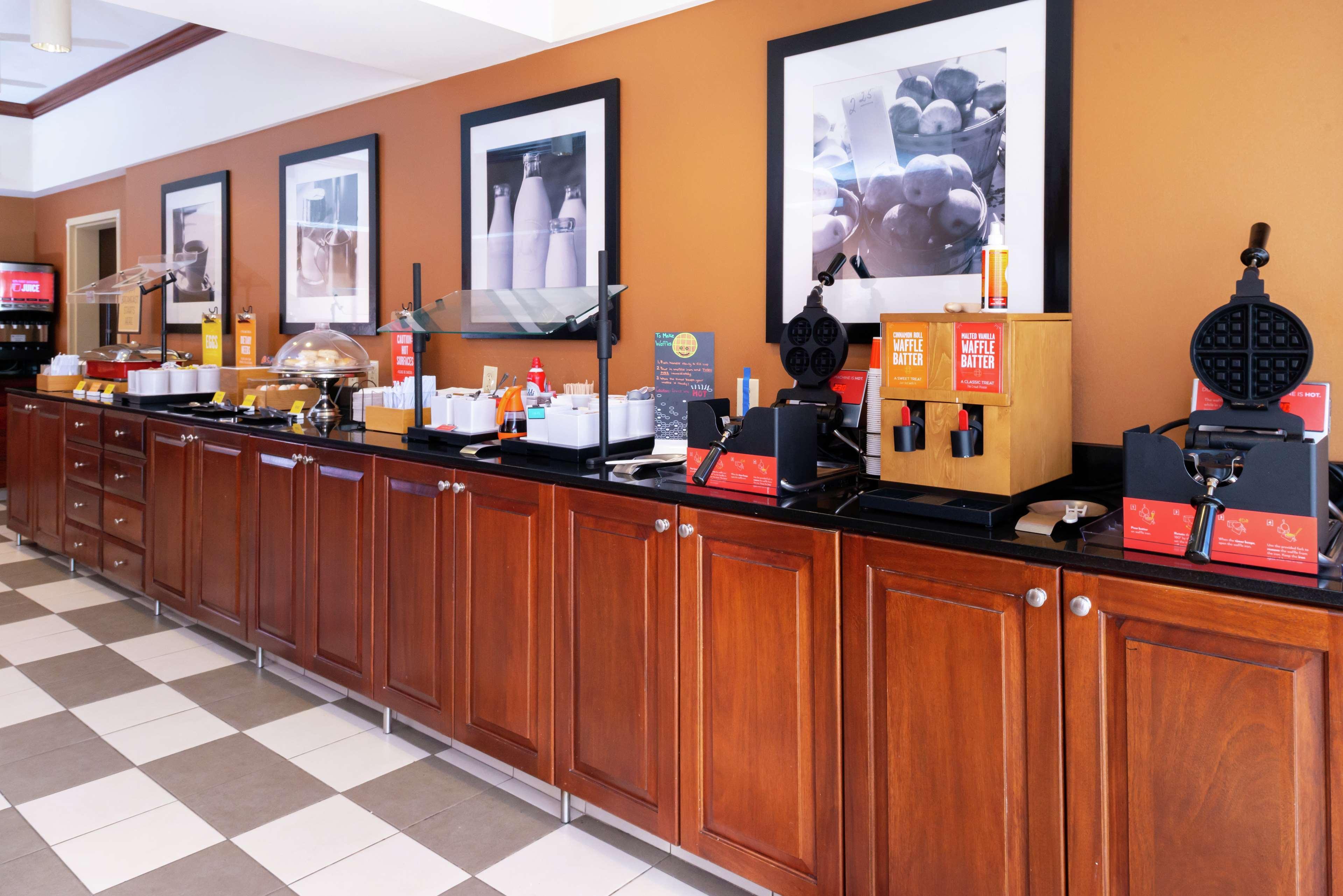 Hampton Inn Greensboro Airport Esterno foto