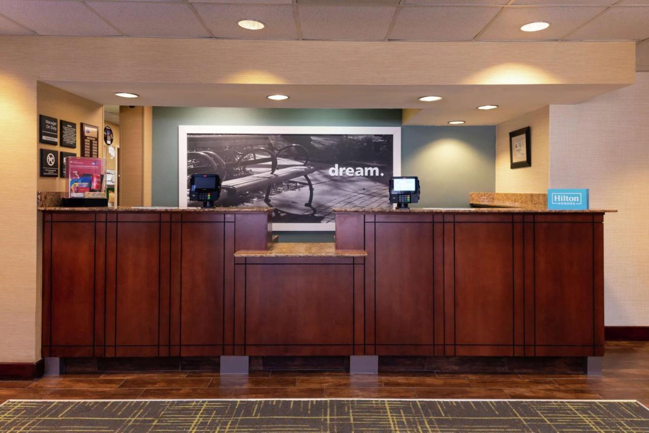 Hampton Inn Greensboro Airport Esterno foto