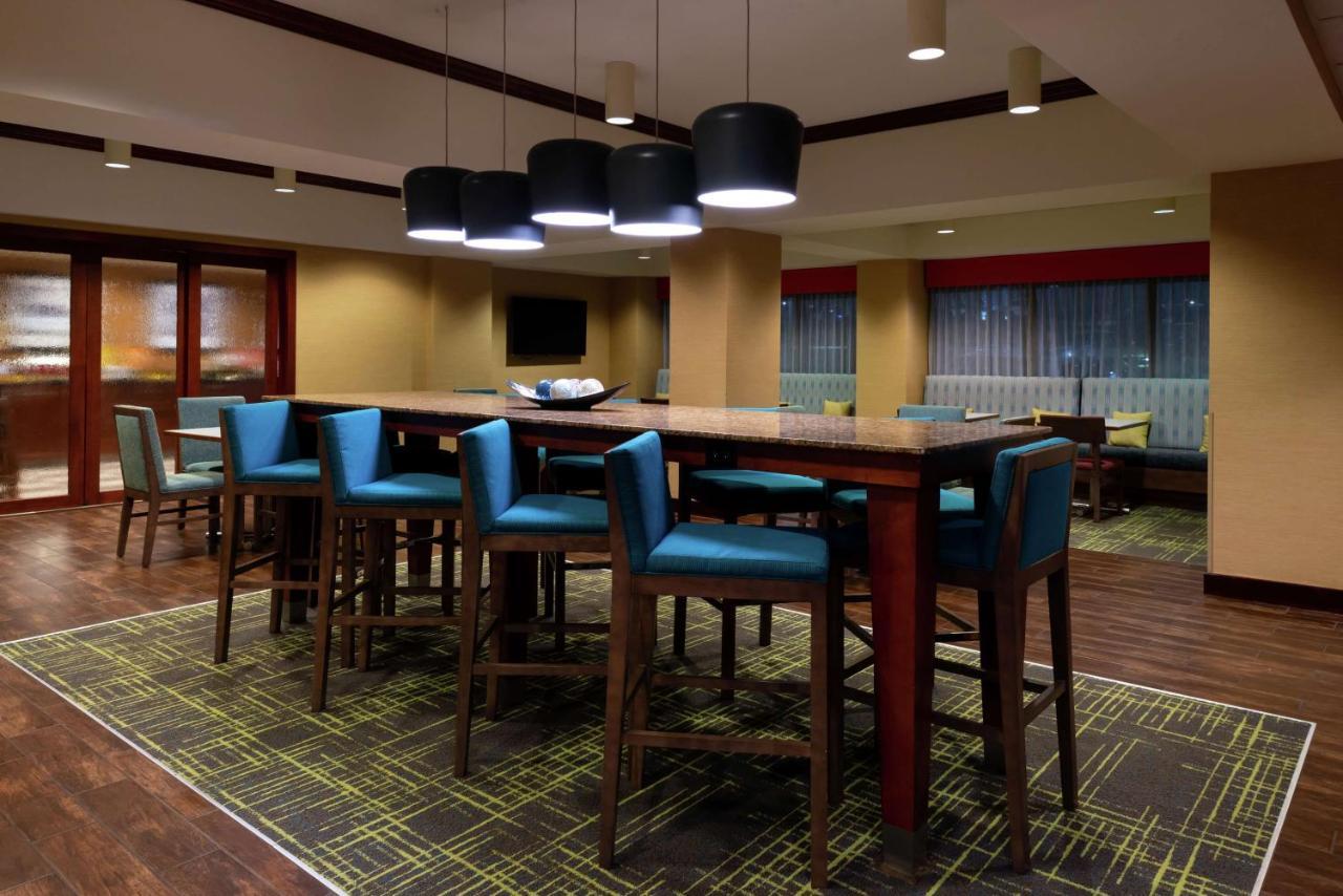Hampton Inn Greensboro Airport Esterno foto