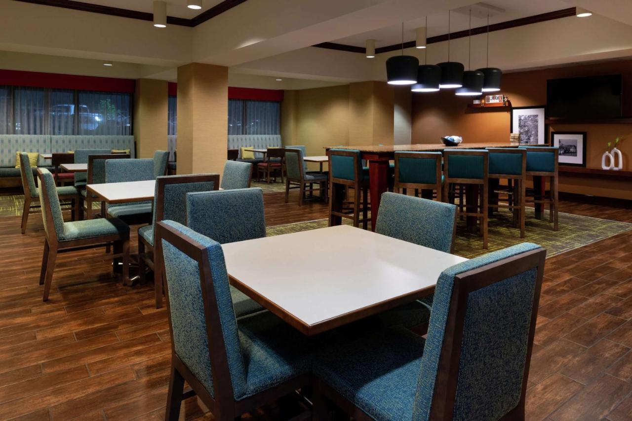 Hampton Inn Greensboro Airport Esterno foto