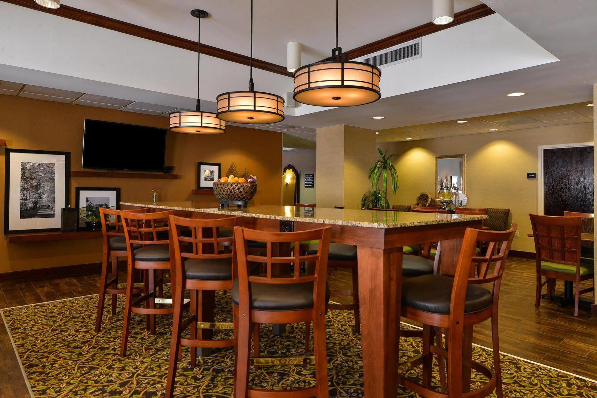 Hampton Inn Greensboro Airport Esterno foto